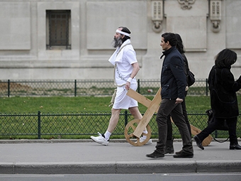 live performance . paris art fair . grand palais