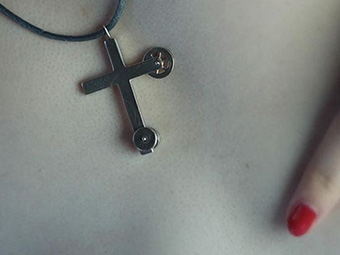 pendentif training cross . pupsam